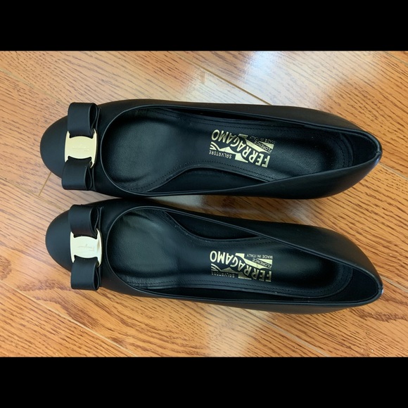 Black Leather Women’s Ferragamo Pumps - Picture 1 of 5